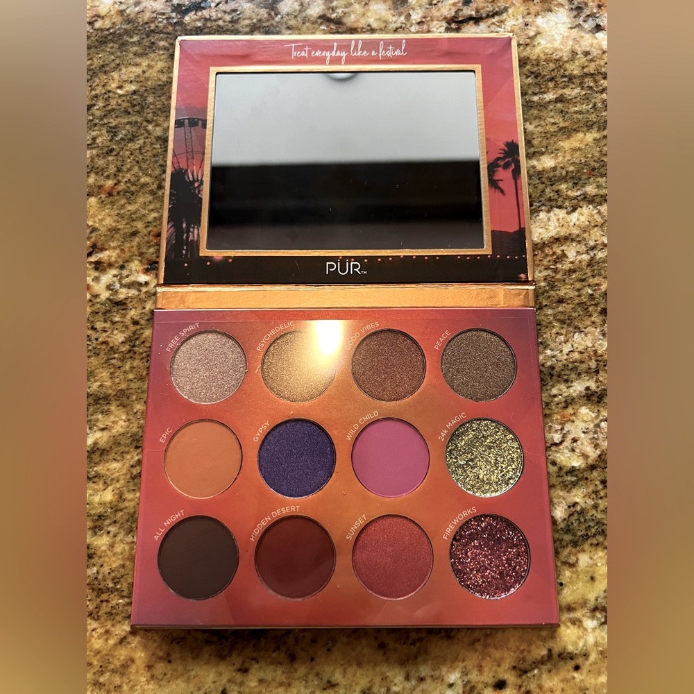 Pur “Festival” 12-piece pressed pigment palette